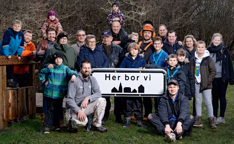 Nu er der midler til at drømme stort i alle små byer! Foreninger og organisationer i mindre danske byer kan søge op til 1 mio. kr. fra Nordea-fondens ’Her bor vi-pulje’ til det, der styrker fællesskabet i deres by. Måske en ny legeplads, et klubhus, en festival – eller noget helt fjerde. To ansøgningsrunder med frist 1. maj og 1. august.