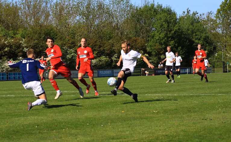 Anfører Mads Falk Knudsen scorer kampens enlige mål 