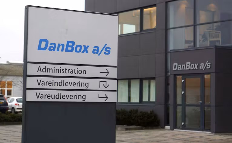 AKA-Danbox søger ny medarbejder, der kan svejse