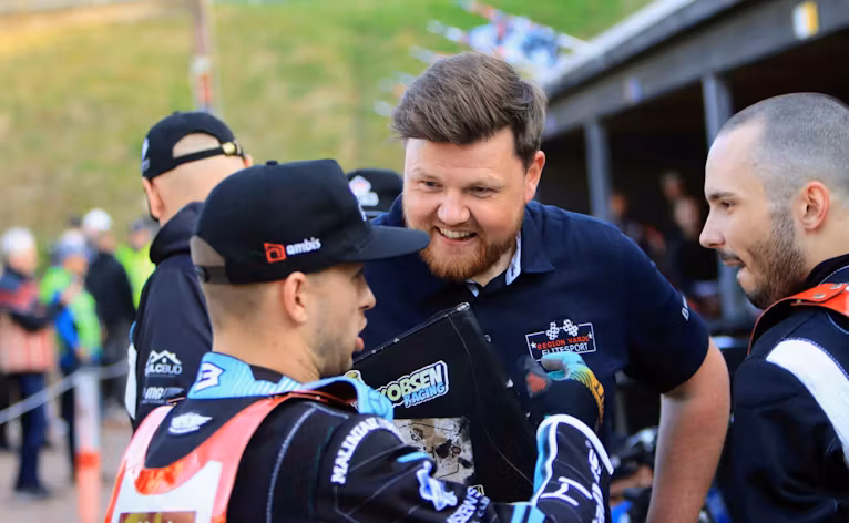 En glad holdleder Morten Svendsen efter sejren i sidste uge over Esbjerg Vikings