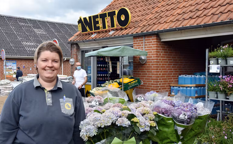 Pia passer også blomster