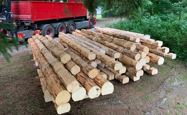 Tømmer klar til de nye shelters